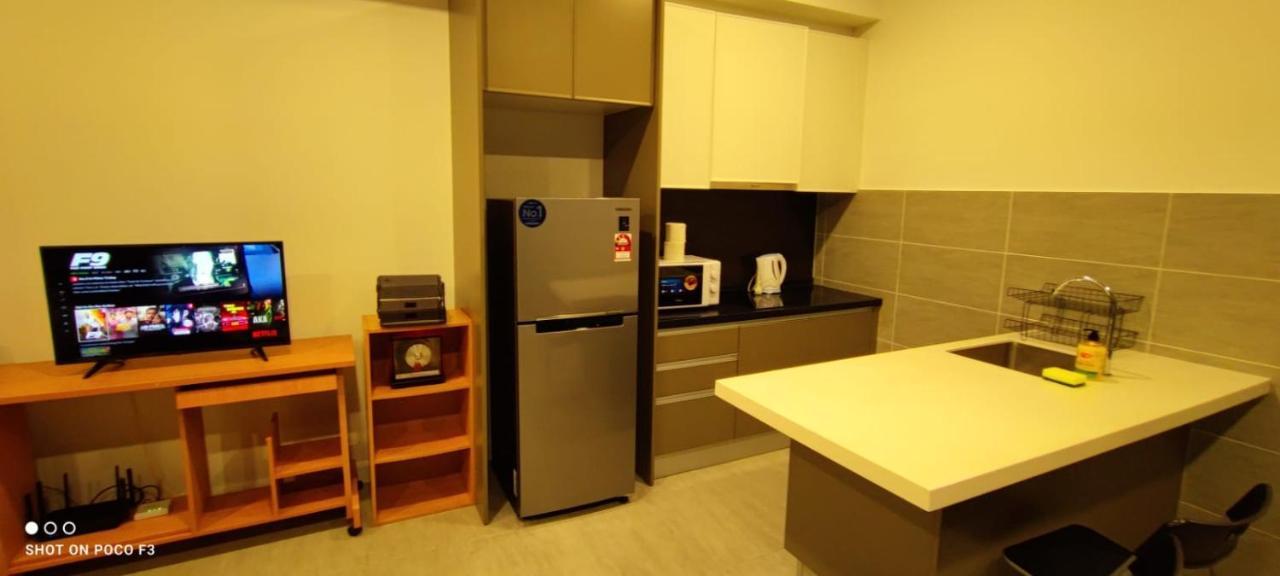 Cozy Unit- Bell Suites- Horizon Suites- Wifi- Netflix- Parking Swimming Pool- Klia * Sepang