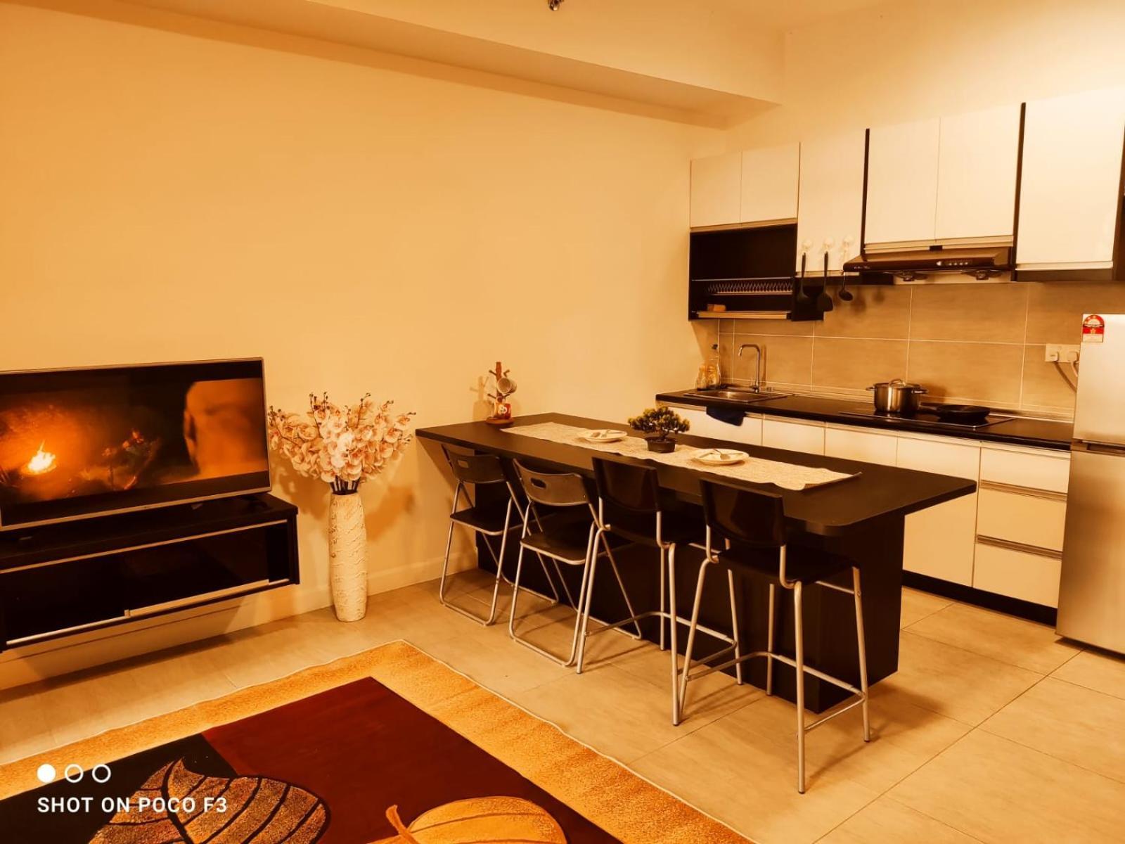 Cozy Unit- Bell Suites- Horizon Suites- Wifi- Netflix- Parking Swimming Pool- Klia Sepang
